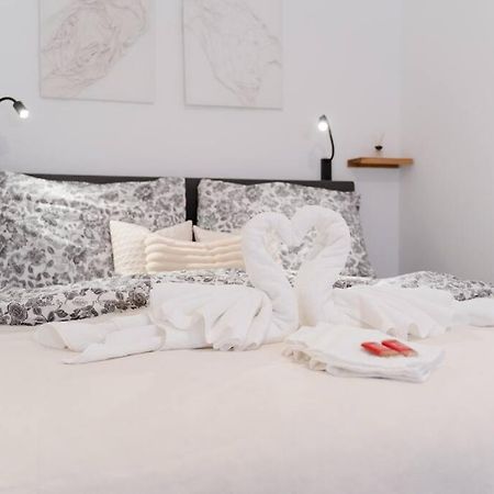 Zentrale & Ruhige 2 Zimmer - 42M² Apartment Wina Bagian luar foto