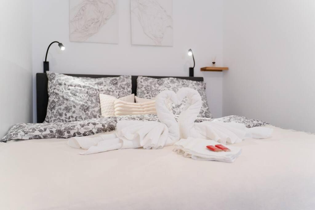 Zentrale & Ruhige 2 Zimmer - 42M² Apartment Wina Bagian luar foto