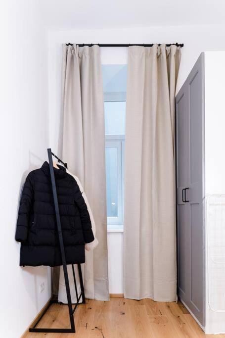 Zentrale & Ruhige 2 Zimmer - 42M² Apartment Wina Bagian luar foto